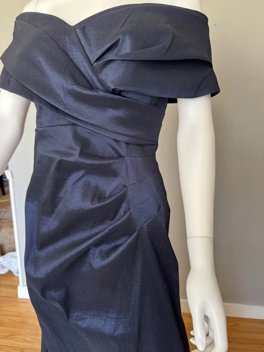 Betsy & Adam Off-Shoulder Midnight Blue Evening Gown Size 6 - Picture 2 of 6